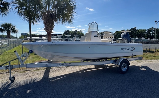 2027 Robalo 206 Cayman Ice Blue 